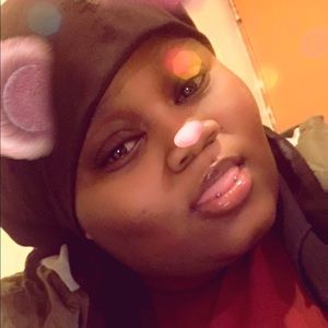 Meet your Posher, Monay